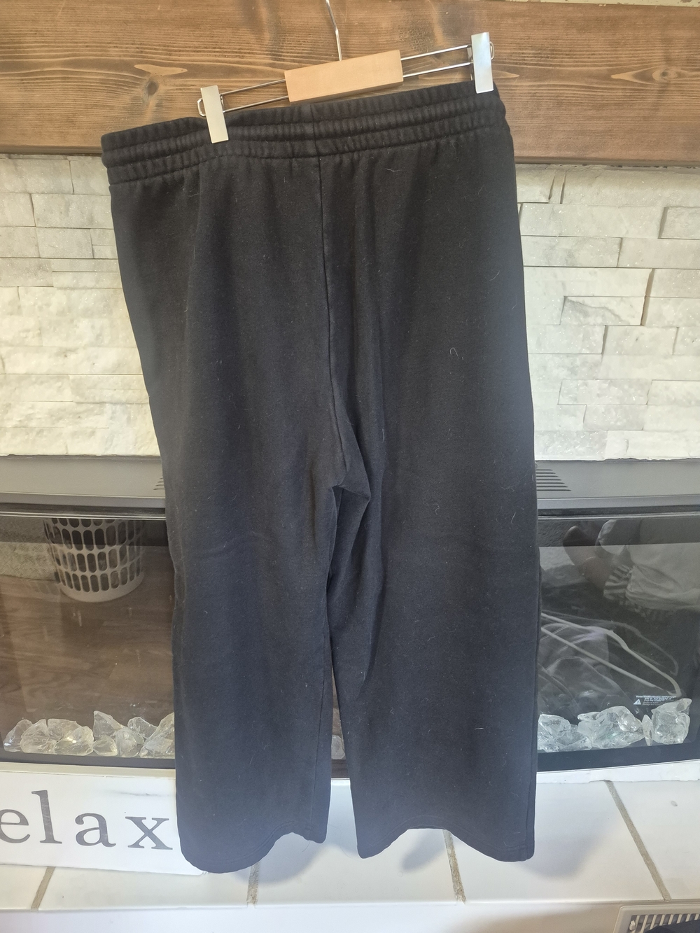 Aritizia Womens Black Wide Leg Sweatpants - Picture 4 of 4